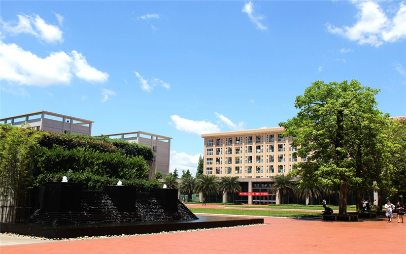 四川大学锦江学院