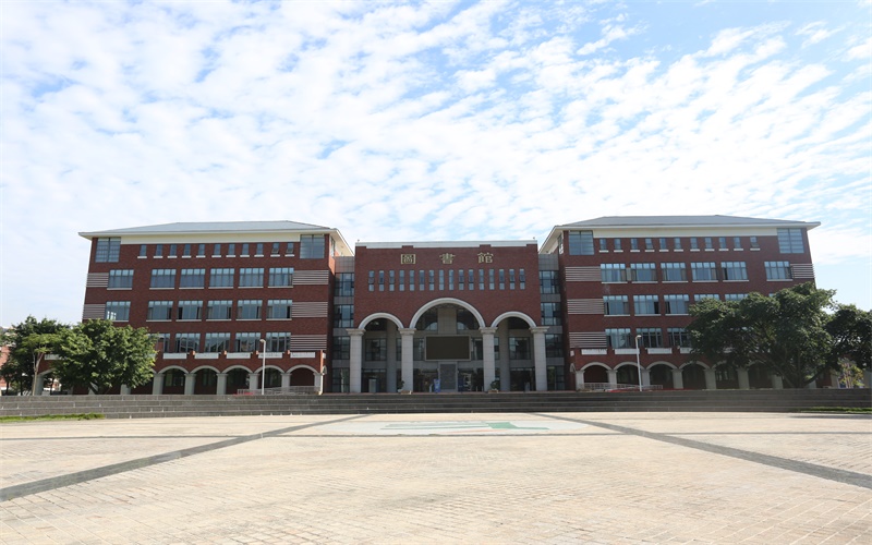 四川师范大学