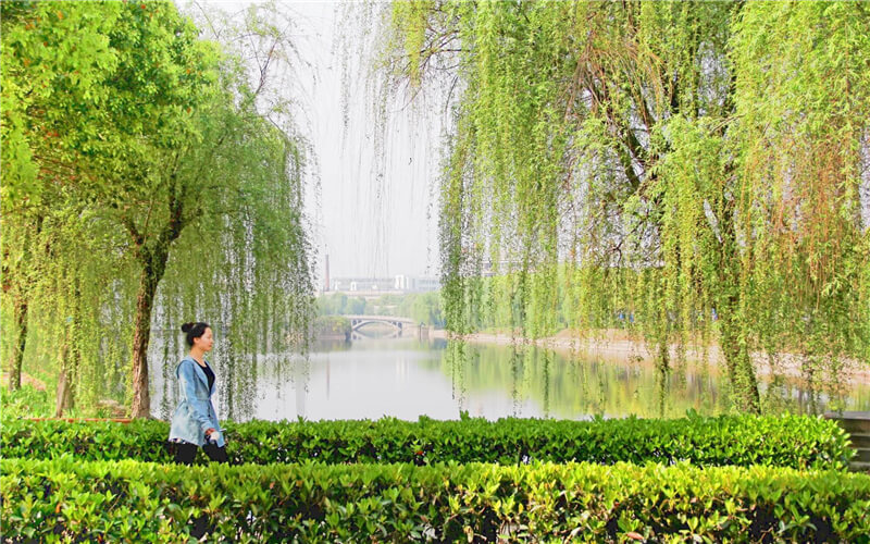 黄冈师范学院