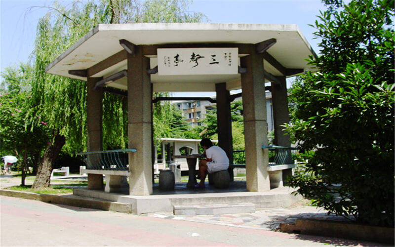 湖北工程学院