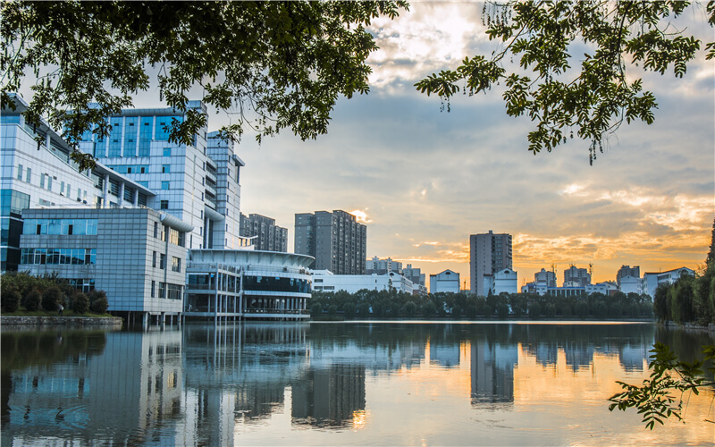 湖北工程学院