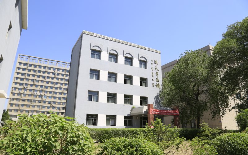 呼和浩特民族学院