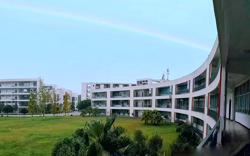 四川商务职业学院