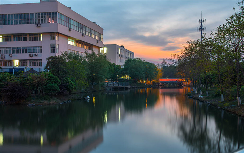 宁波财经学院